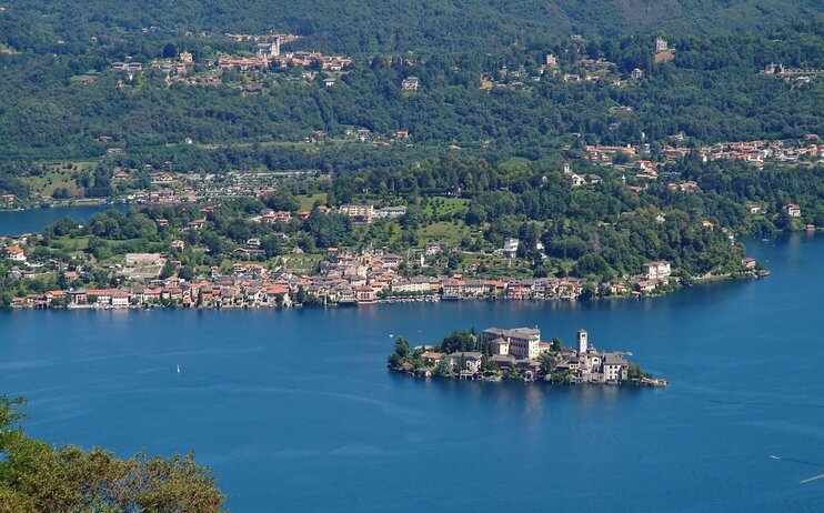 IL LAGO MAGGIORE con le Isole Borromee, il lago d'Orta, Stresa, Villa Taranto, il trenino delle Centovalli ... e una puntata in Svizzera: dal 28 al 31 ottobre 2024